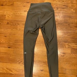Alo Yoga High Waist Airlift Legging 28” Olive Green XS
